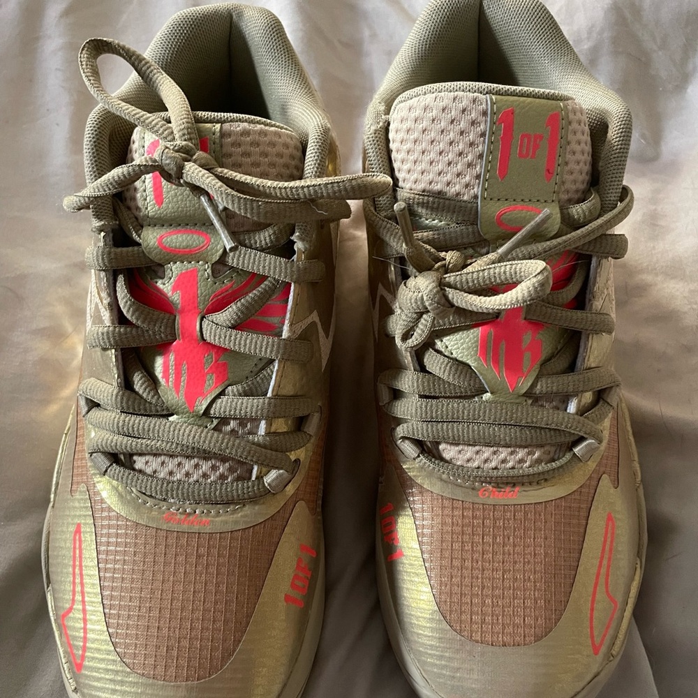 Puma LaMelo Ball MB.01 Golden Child  Sneakers Mens Size 7  Basketball Never worn